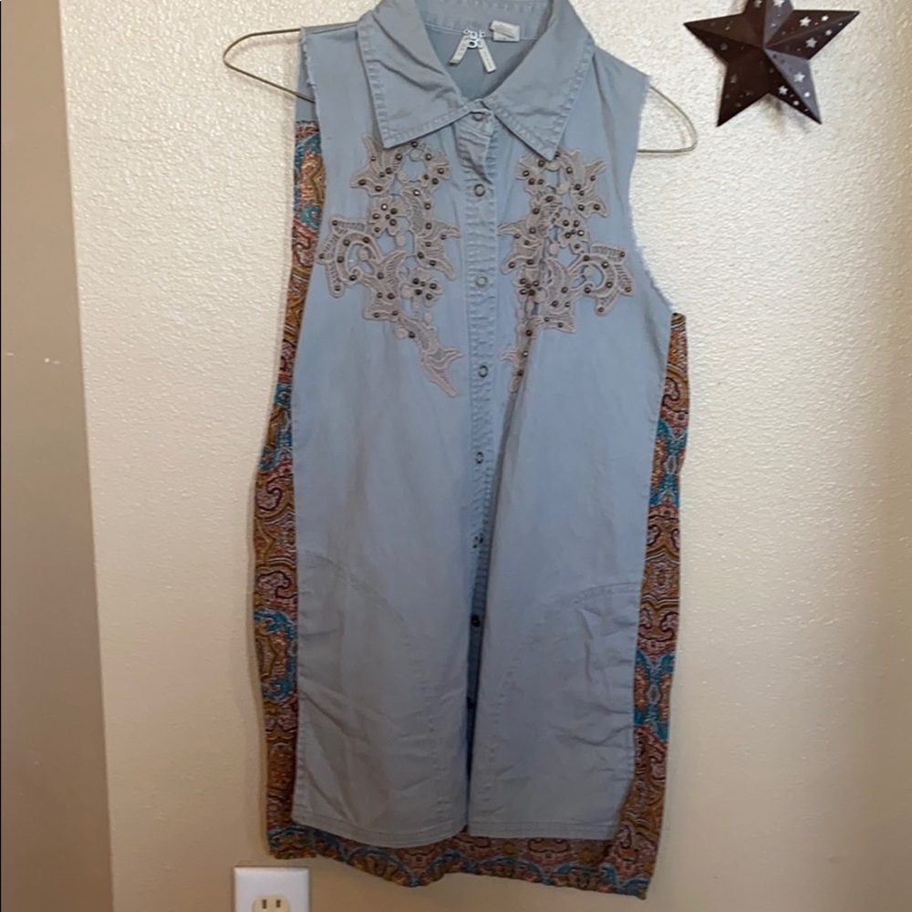 Sleeveless top/Vest